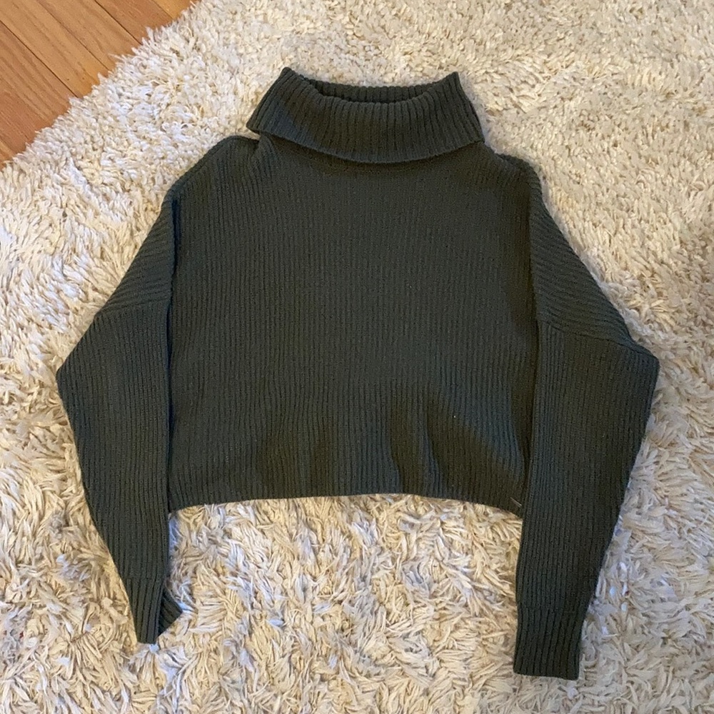 Cropped Green Turtleneck Sweater